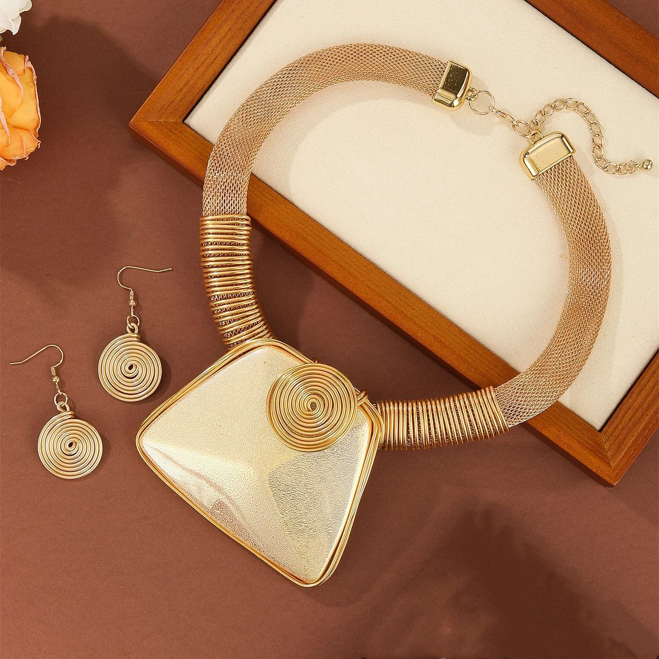 Planderful Savanna Rhythms Necklace Earrings Set – Exaggerated Resin Design