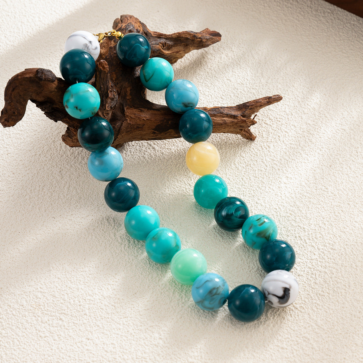 Color-Smudged Bead Collarbone Necklace