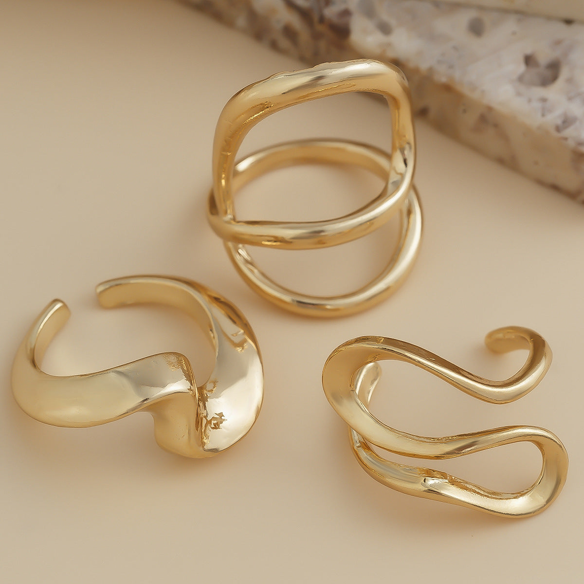 Planderful Vienna Verve Ring Set – Unique Hollow Liquid Design