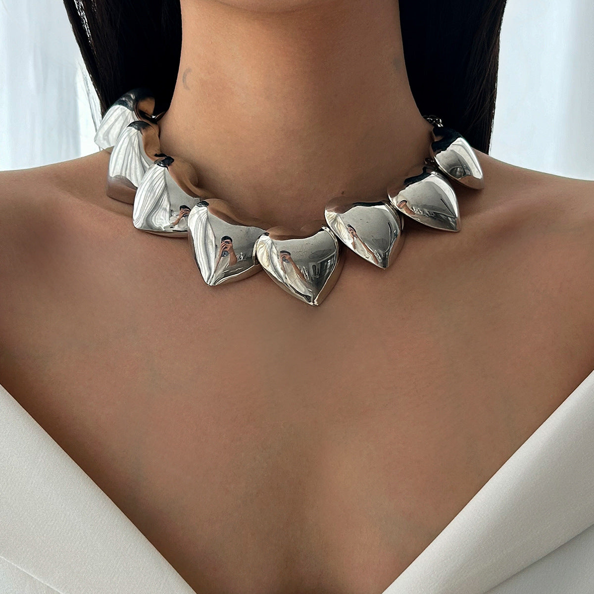 Planderful Vienna Verve Necklace – Elegant Love-Shaped Choker for Women