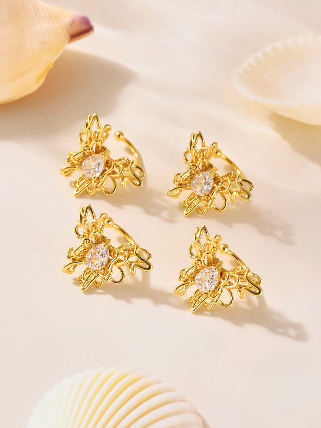 Planderful Zircon Butterfly Ear Clip No Piercing 18K Gold