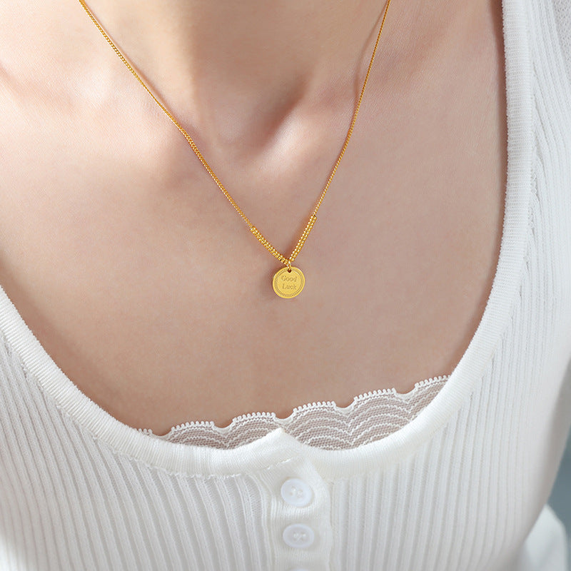 Luxurious Custom Circular Pendant Collarbone Necklace - Elegant Women's Jewelry