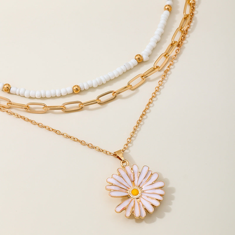 Planderful Vienna Verve Necklace – Fashionable Beaded Daisy Pendant