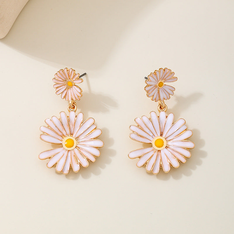 Planderful Vienna Verve Earrings – Cute Fashionable Daisy Flower Design
