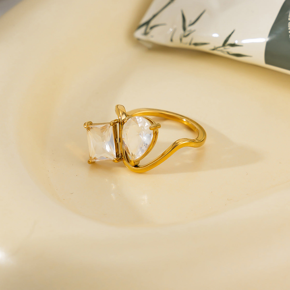 Planderful Vienna Verve Stainless Steel S Curve Zircon Ring For Modern Women Statement Jewelry