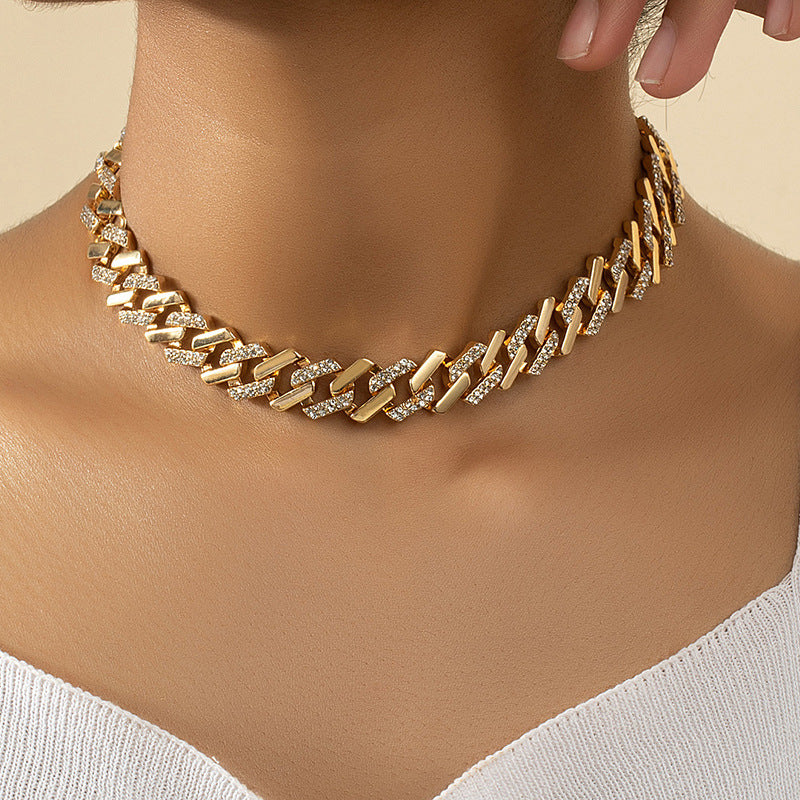 Sophisticated Metal Cuban Chain Necklace with Micro-Inlaid Design