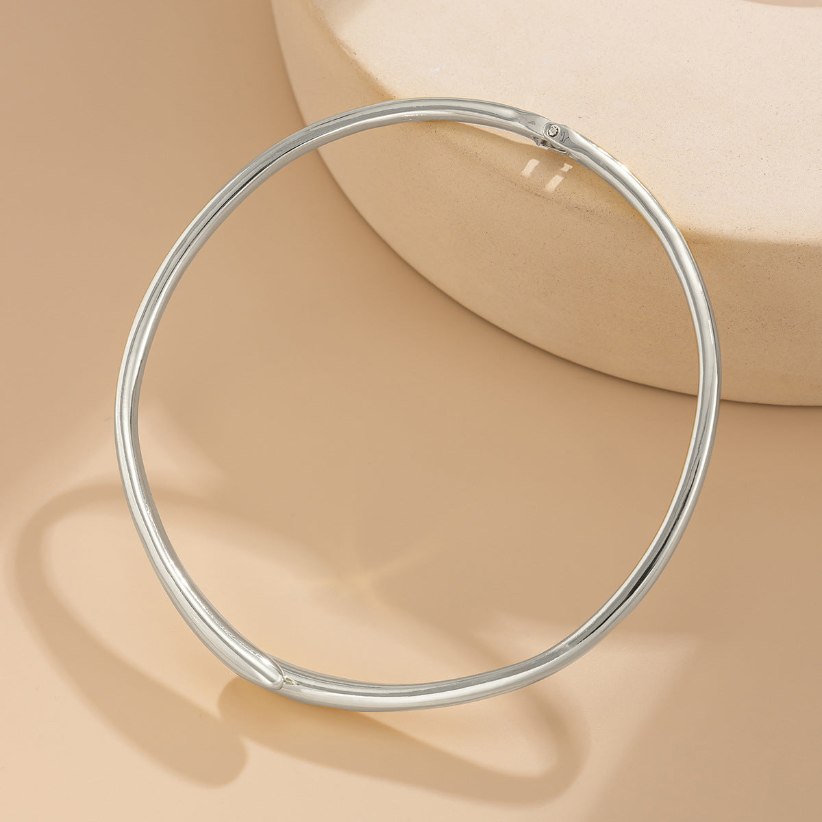 Planderful Vienna Verve Choker Necklace – Elegant Cold Metal Design