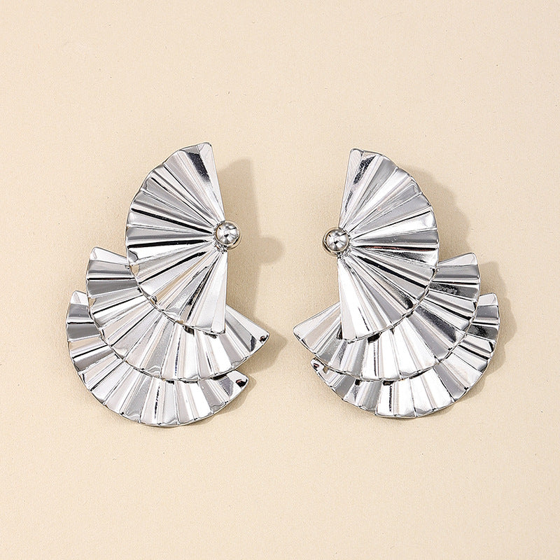 Exquisite Fan-Shaped Earrings with a Bold European-Inspired Design