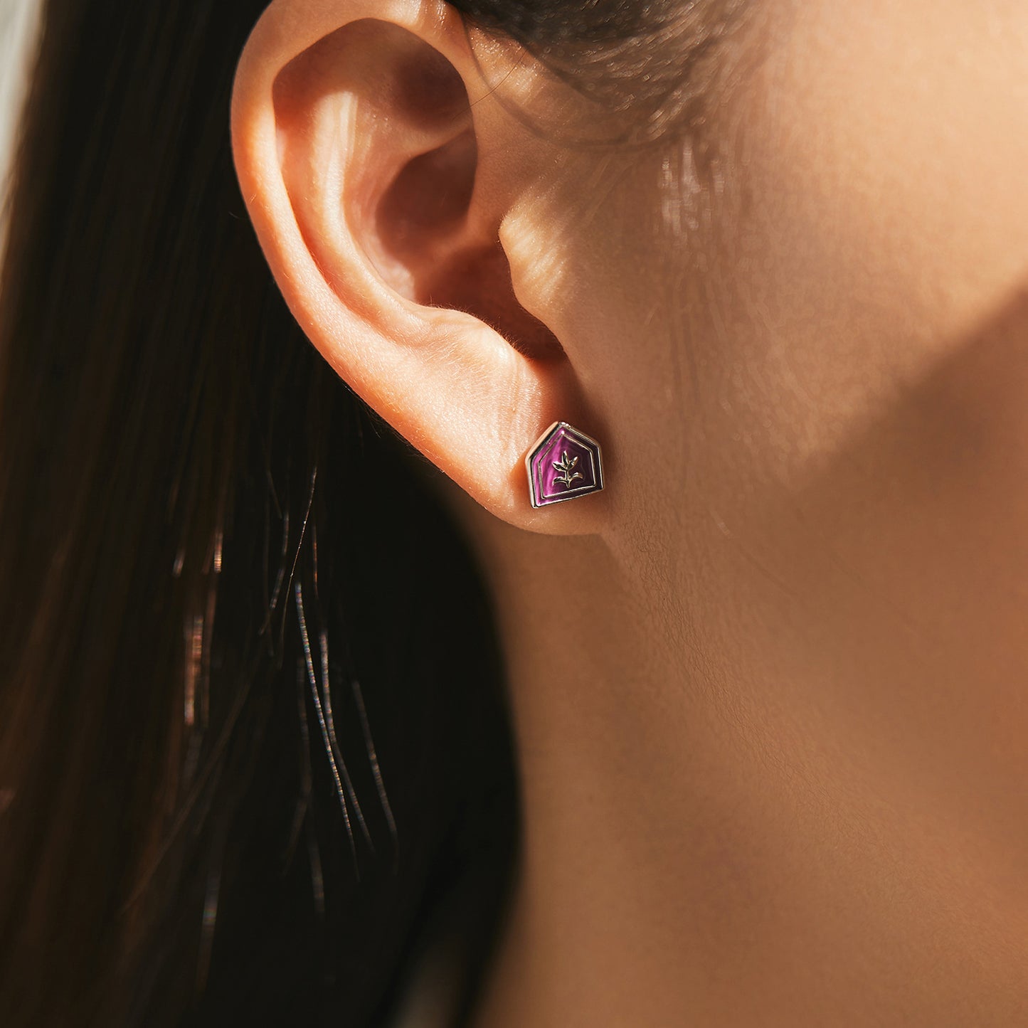 Planderful Everyday Genie Enamel Tulip Flower Stud Earrings – Elegant British Retro Design