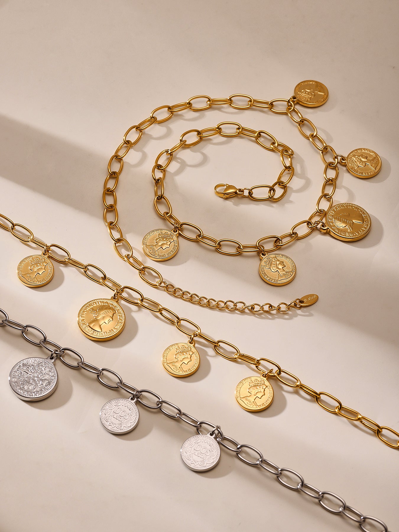 Planderful Queen Portrait Necklace For Women Double Sided