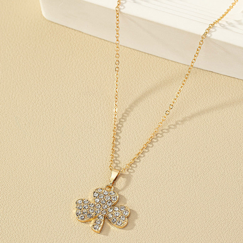 Lucky Clover Pendant Necklace with a Modern Twist for Trendy Women