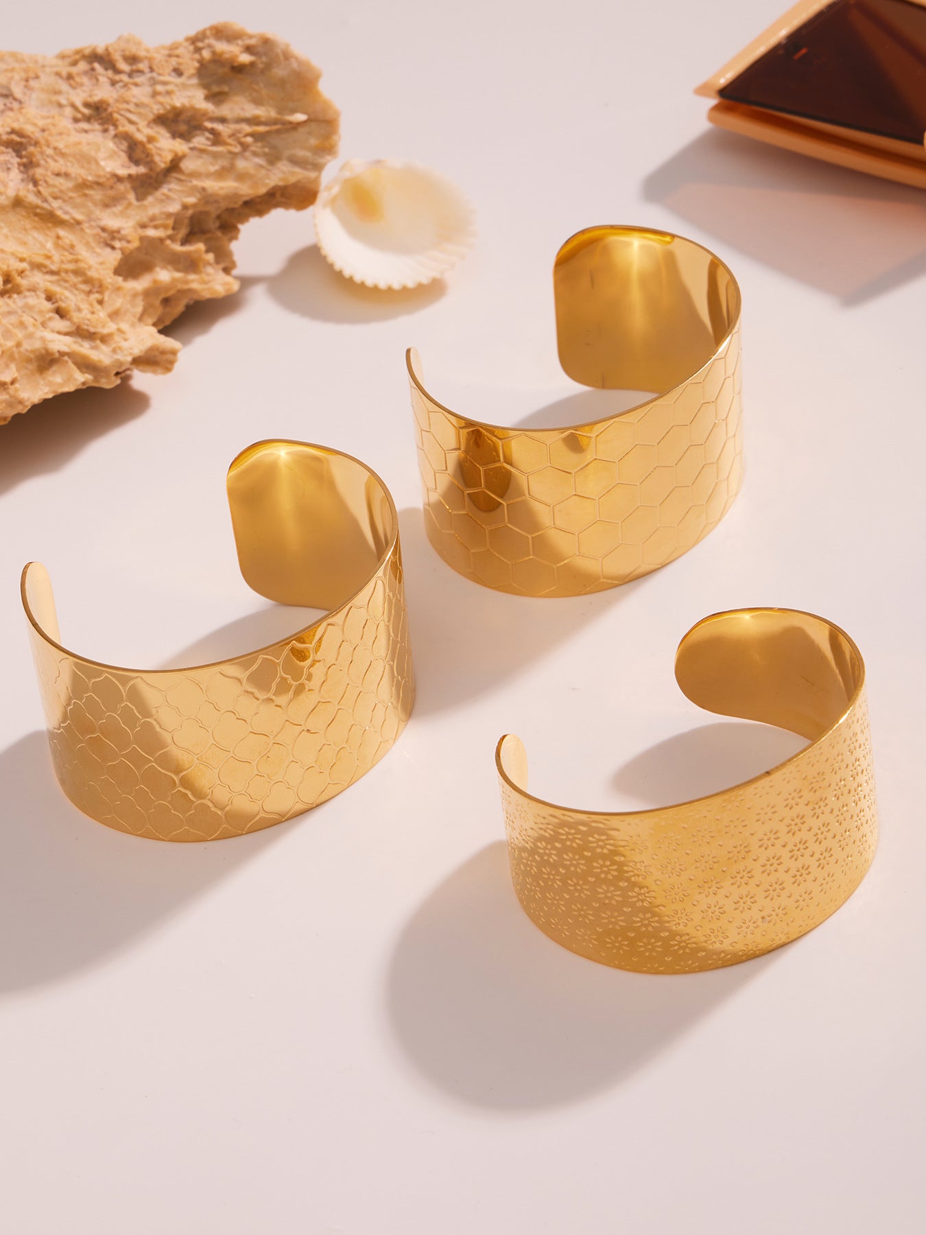 Planderful 18K Gold Plated Floral Women Bracelet Adjustable