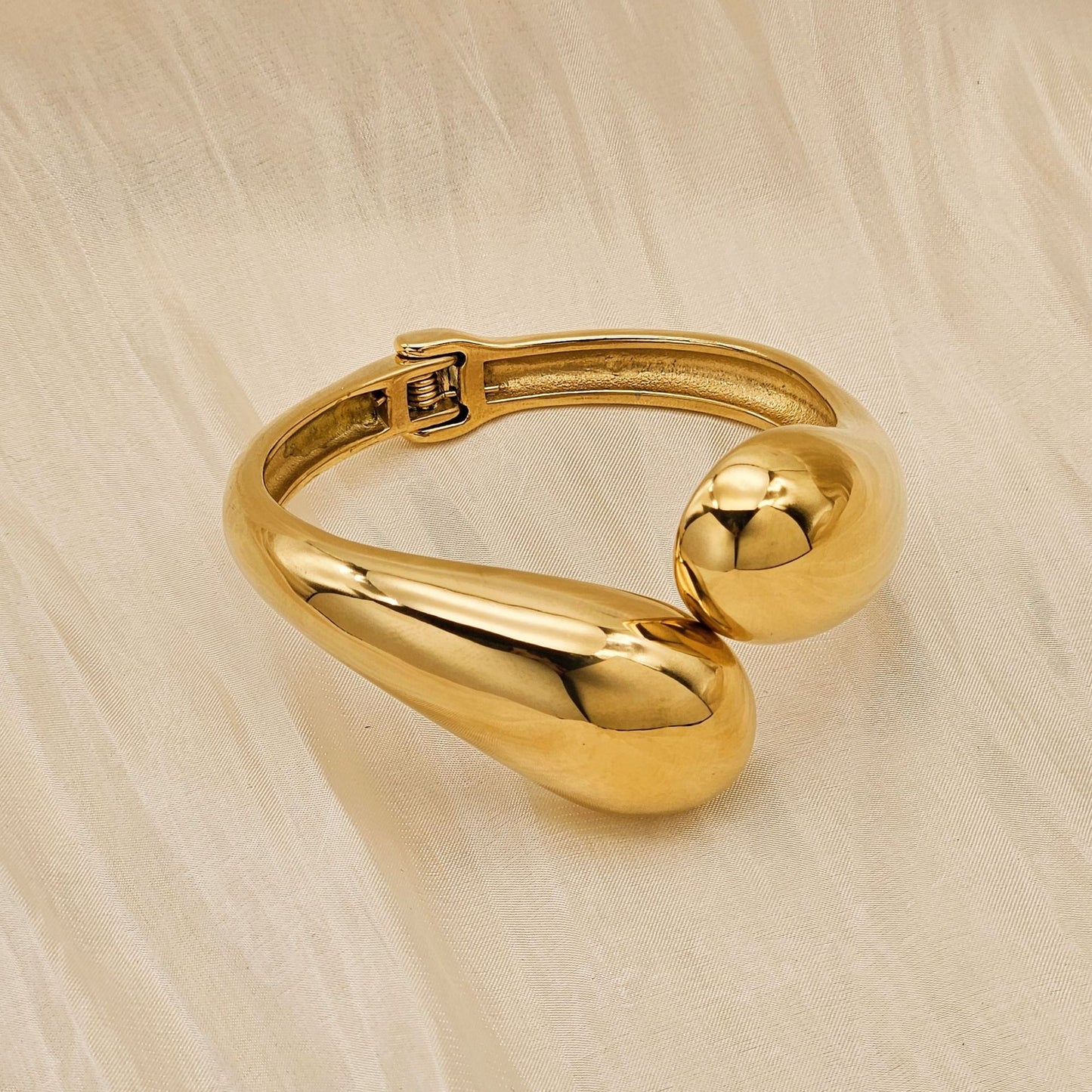 Planderful Geometric Stainless Steel Bracelet Unisex Statement Jewelry With Cross Design And Smooth Surface