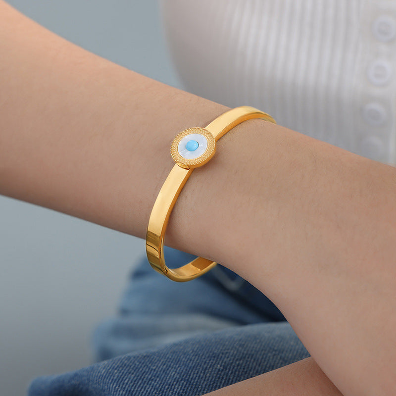 Fashionable Titanium Steel Bracelet with Natural Stone Inlay and Elegant Fritillary Accent