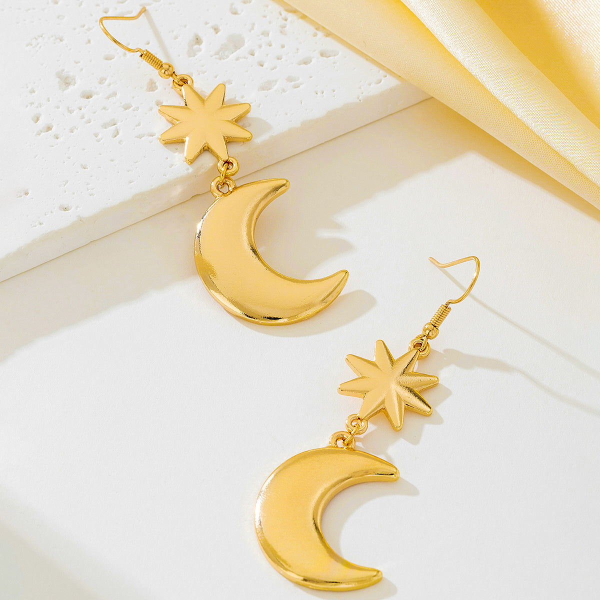 Planderful Vienna Verve Earrings – Stylish Metal Stars and Moon Design
