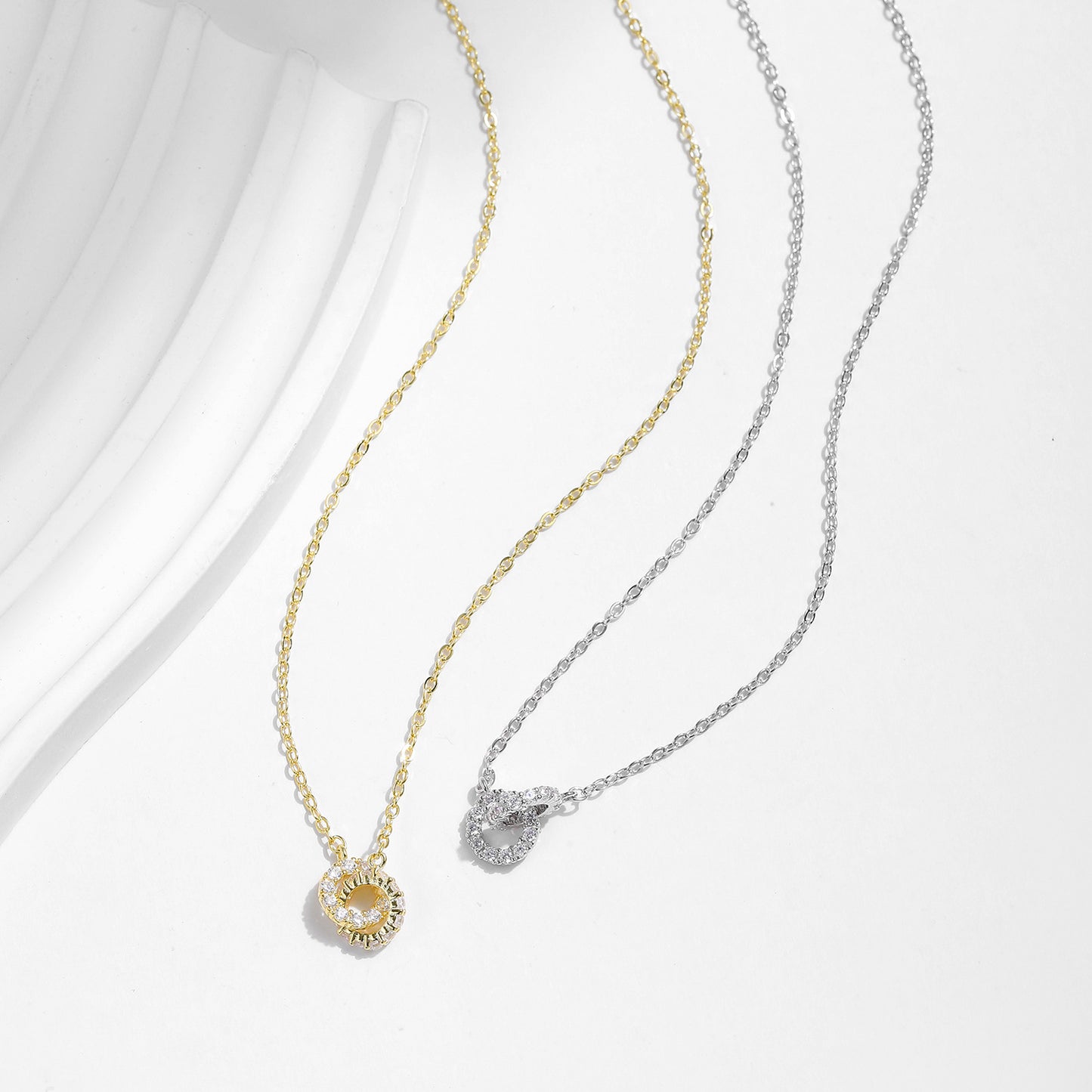 Planderful Everyday Genie Necklace – Exquisite Sterling Silver with Shiny Zircon