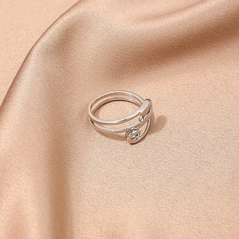 Wholesale Hollow Metal Ring with Unique Paper Clip Design for Women