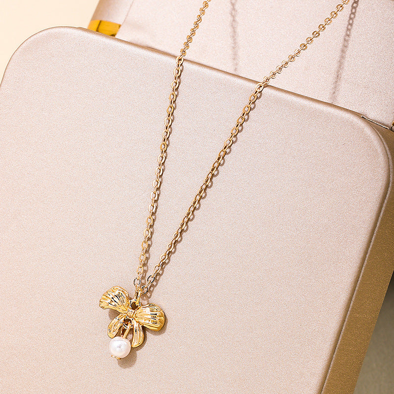 Sweet Bow Pearl Necklace with a Hint of Vienna Verve