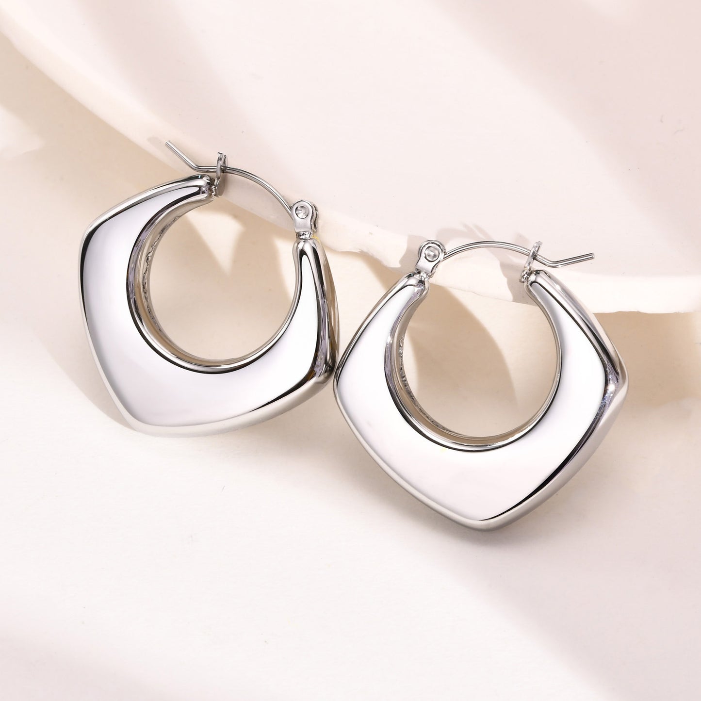 European And American Earrings Silver Simple Hollow Jewelry Wholesale