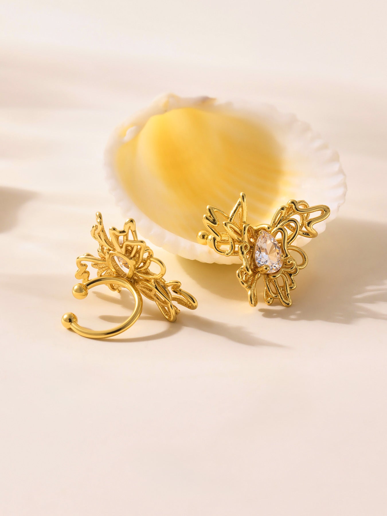 Planderful Zircon Butterfly Ear Clip No Piercing 18K Gold