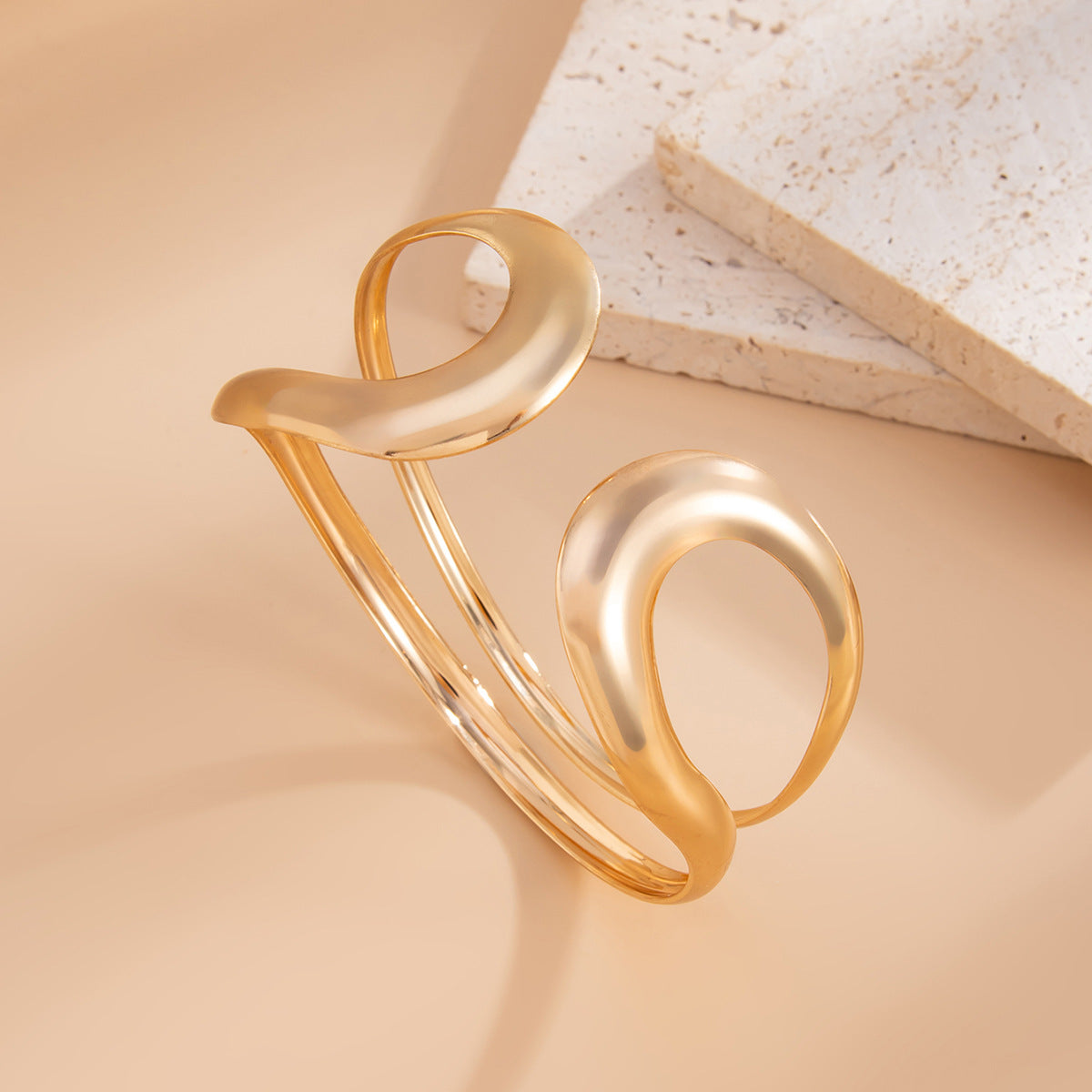 Planderful Vienna Verve Bracelet – Elegant Asymmetrical Design