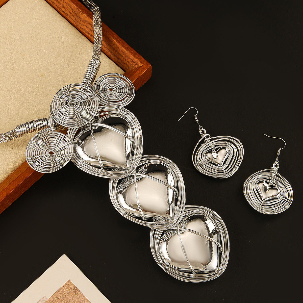 Planderful Savanna Rhythms Necklace and Earrings Set – Exaggerated Three-Dimensional Love Shape Design
