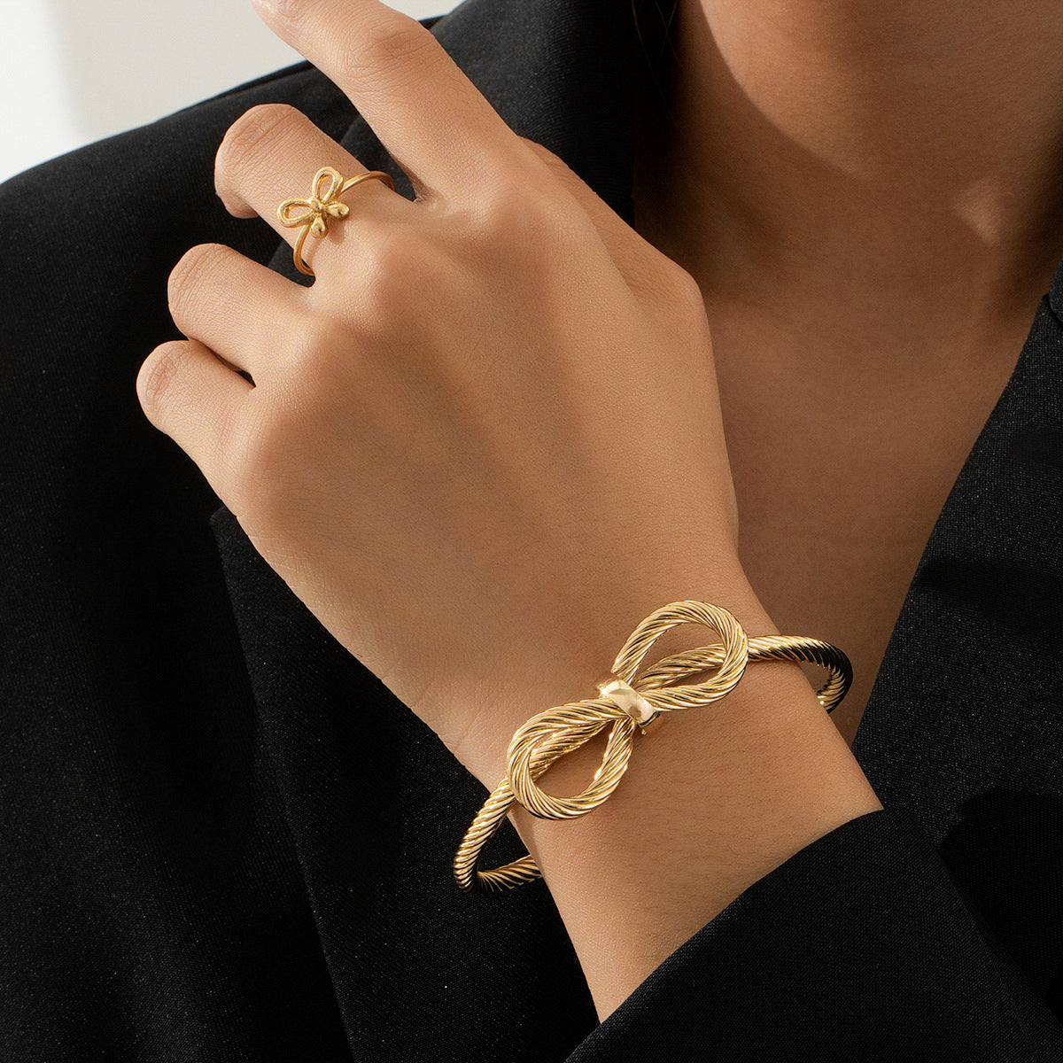 Planderful Vienna Verve Jewelry Set – Simple and Versatile Metal Design