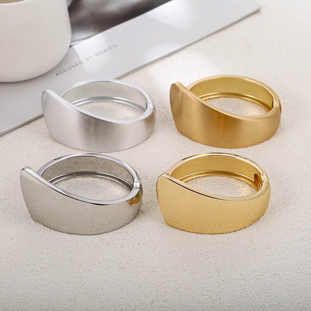 Planderful Vienna Verve Bracelet – Exaggerated Wide-Sided Design