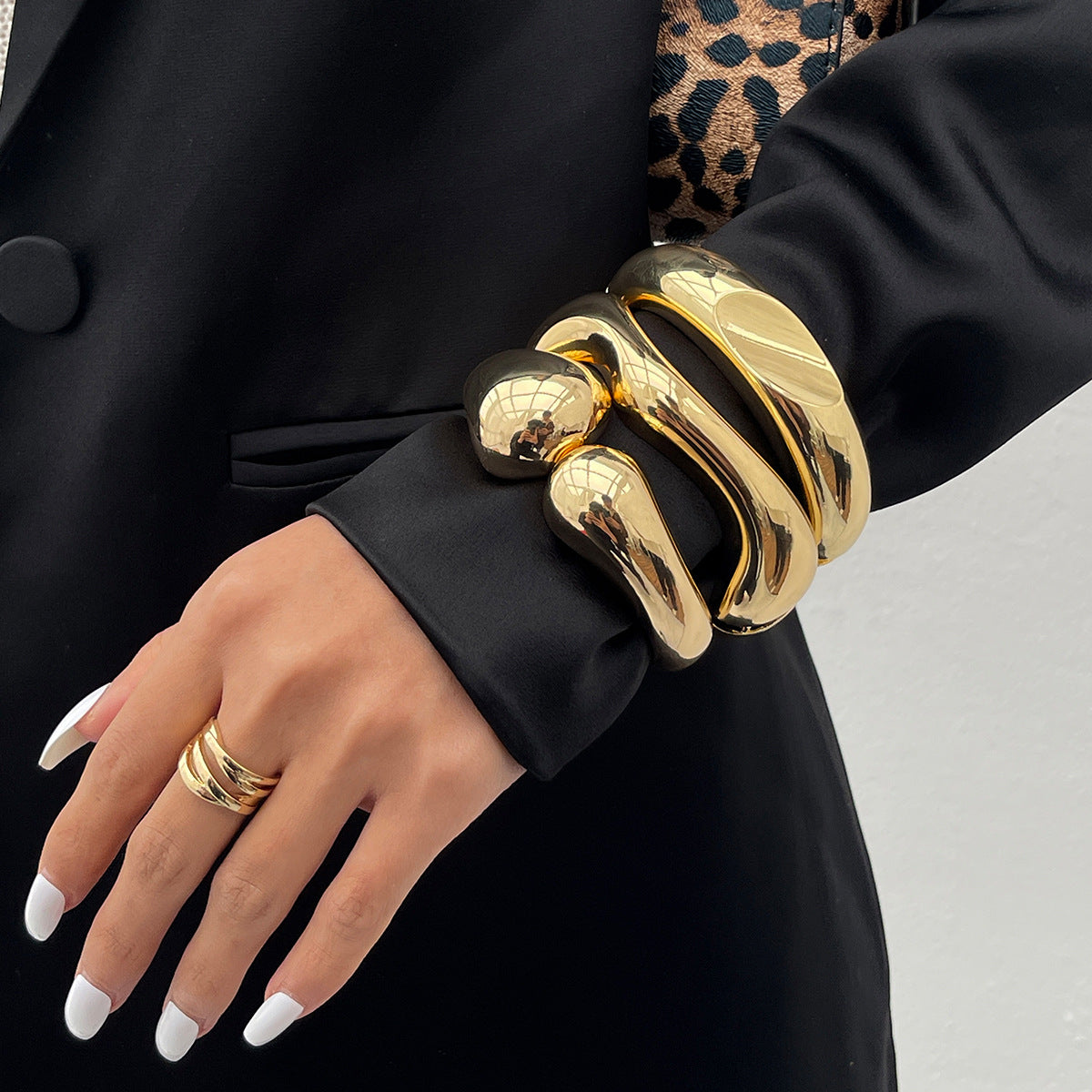 Planderful Vienna Verve Bracelet – Exaggerated Glossy Water Drop Design