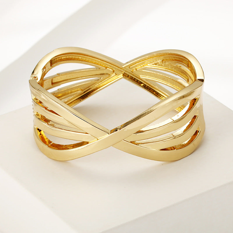 Rhinestone-Embellished Metal Bracelet with Unique Style and Factory Direct Wholesale