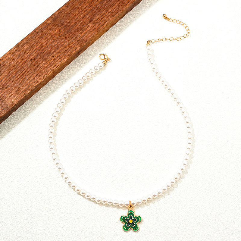 Elegant Parisian Pearl Collar Necklace with Retro Floral Pendant