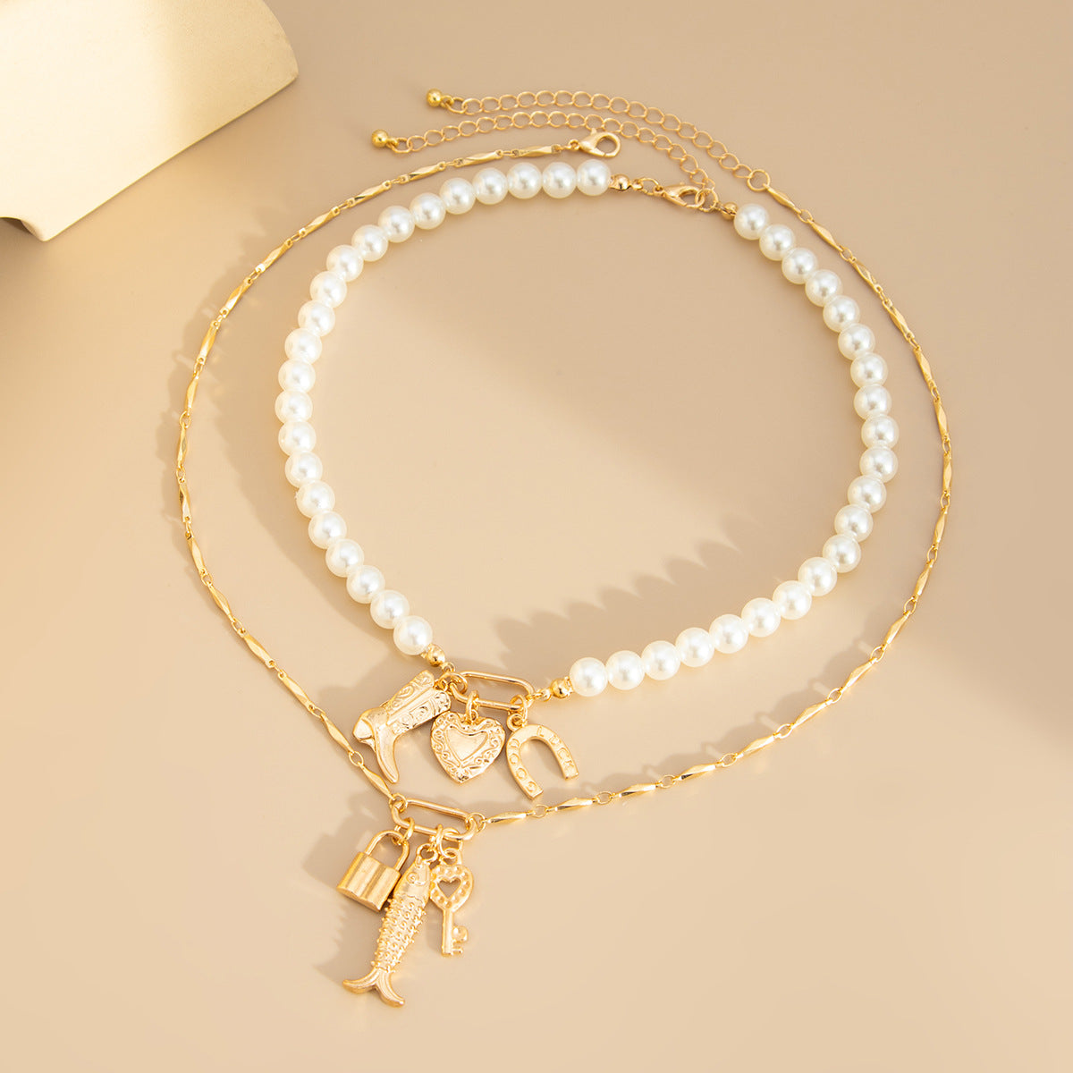 Planderful Vienna Verve Necklace – Elegant Pearl and Rose Bow Design