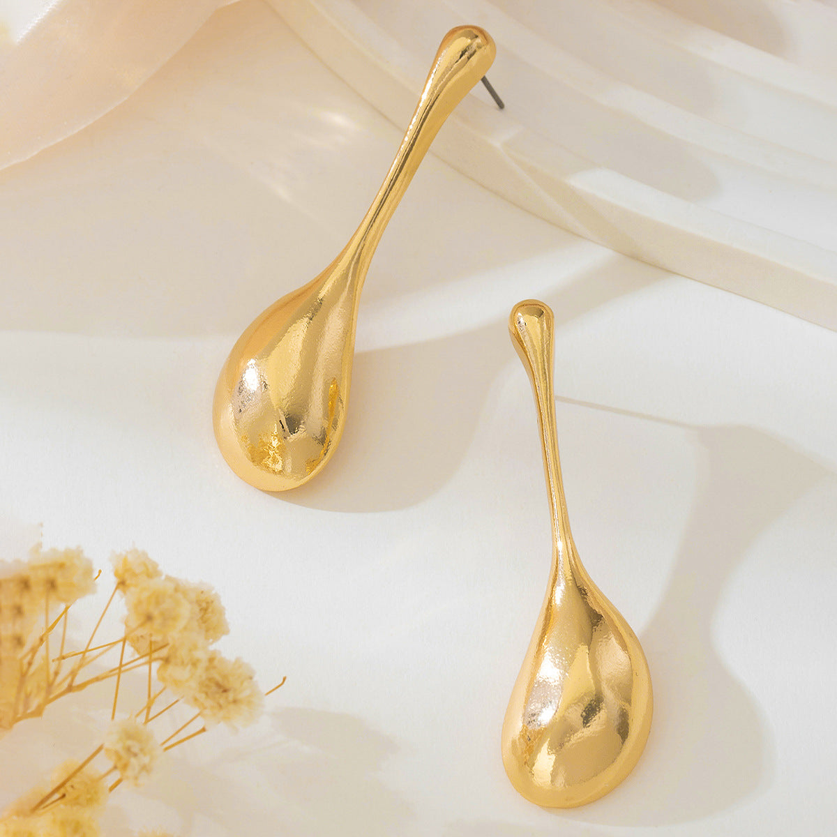 Planderful Vienna Verve Earrings – Elegant Metal Water Drop Design
