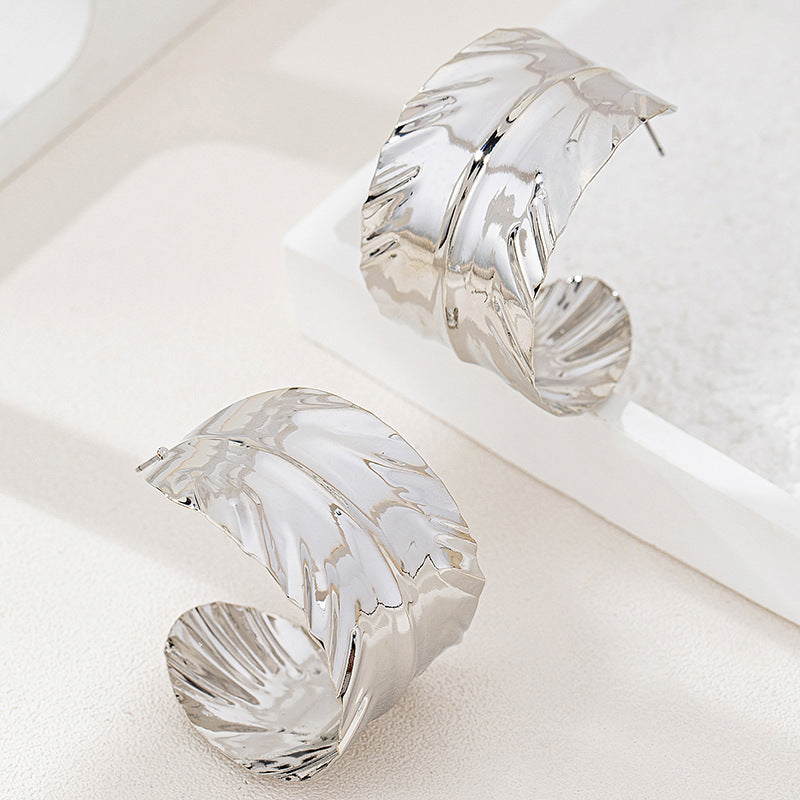 Planderful Vienna Verve Earrings – Exaggerated Metal C-Shaped Leaf Design