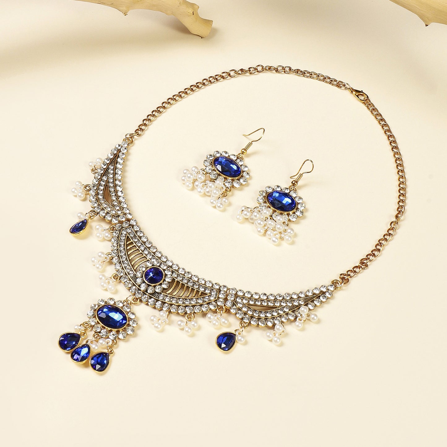 Retro Style Tassel Necklace and Pendant Set with Sparkling Gemstones