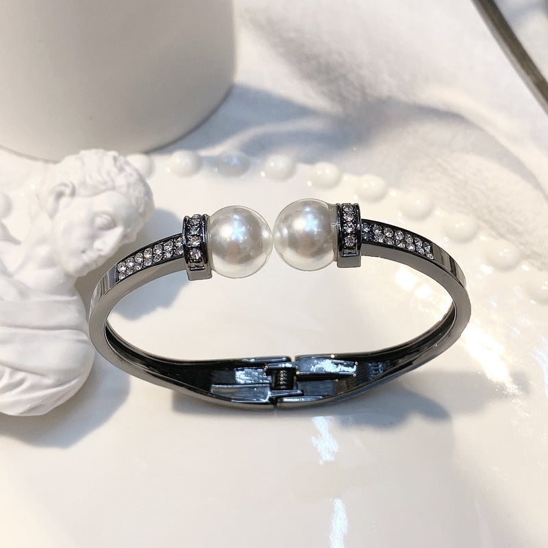 Luxurious Vienna Verve Bracelet with Cross-border Design
