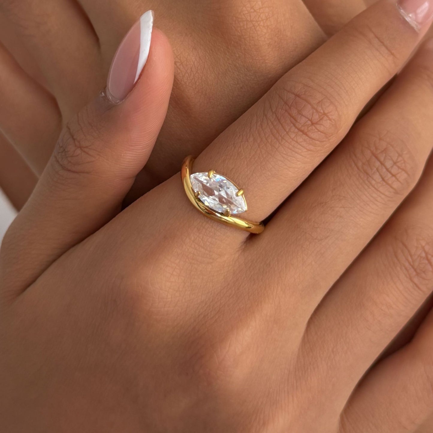 Planderful Vienna Verve Stainless Steel Zircon Horse Eye Ring For Modern Commuters