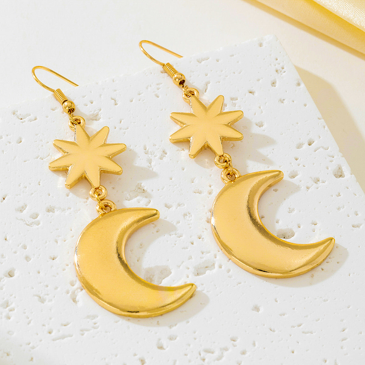 Planderful Vienna Verve Earrings – Stylish Metal Stars and Moon Design