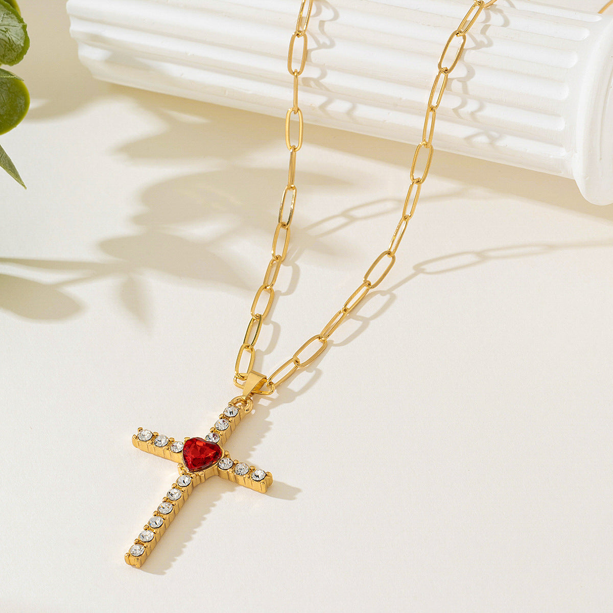 Planderful Vienna Verve Necklace – Fashionable Red Love Pendant