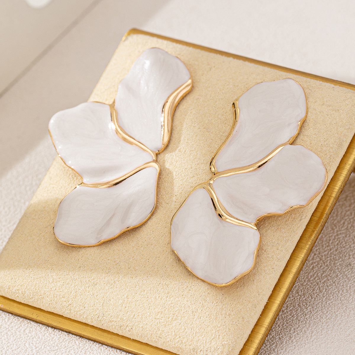 Planderful Vienna Verve Earrings – Elegant Oil-Dripping Metal Petal Design