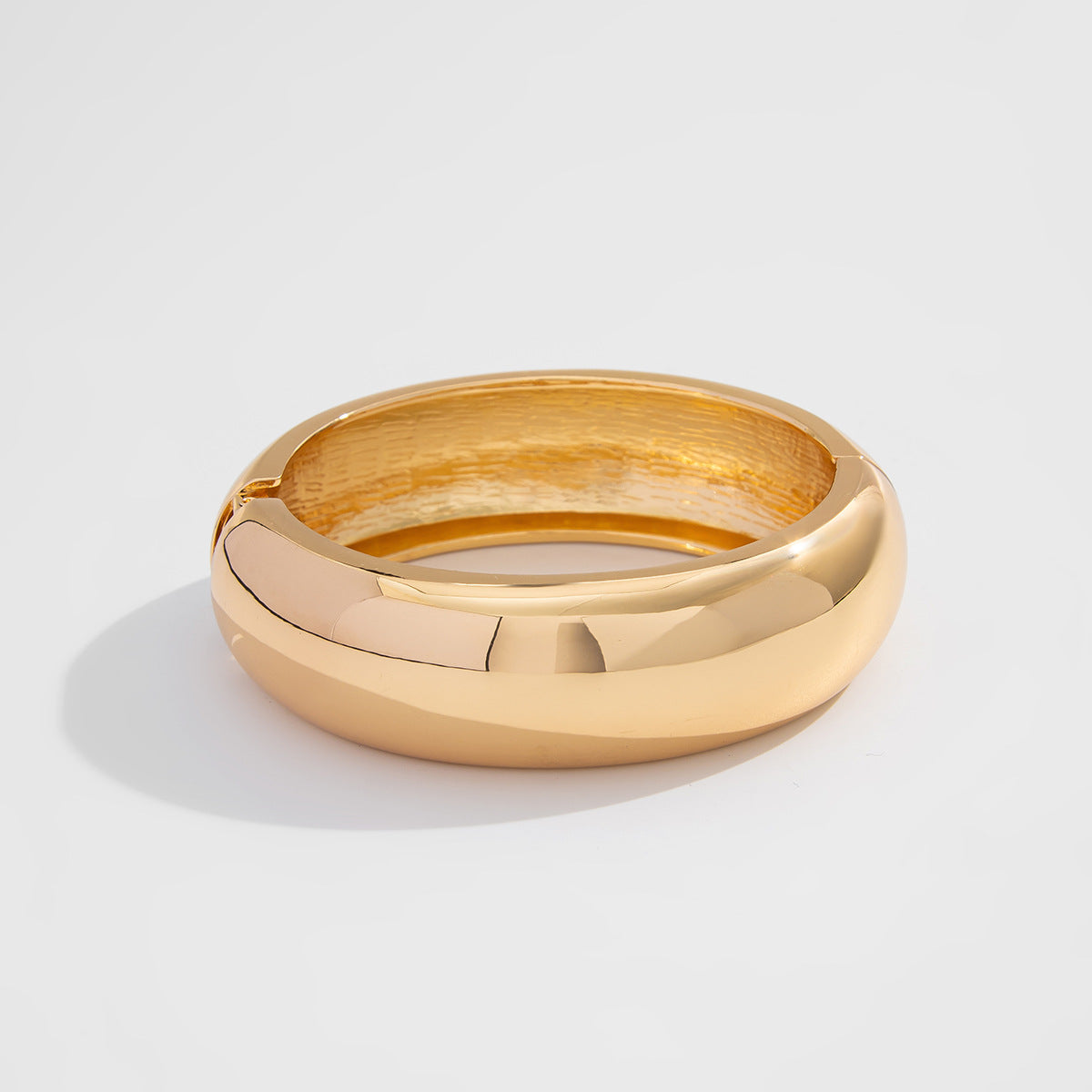 Planderful Vienna Verve Retro Metal Bracelet For Women Simple Round Face Statement