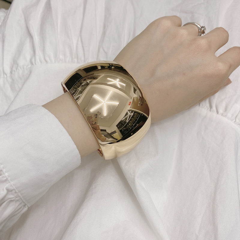 Chic European Style Zinc Alloy Wide Plate Bangle Bracelet - Vienna Verve Collection