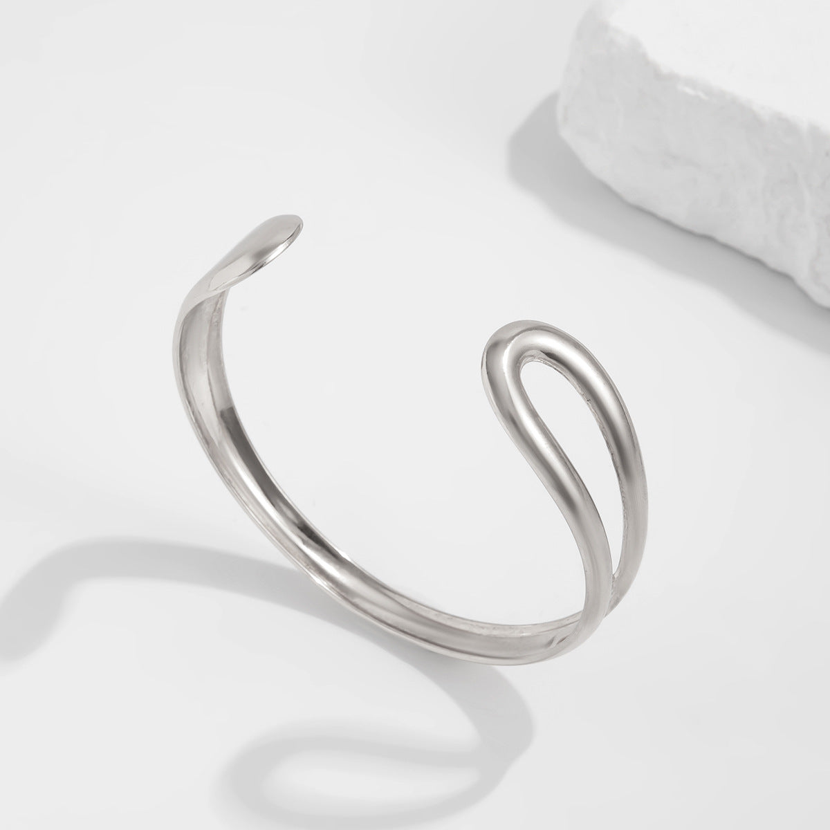 Planderful Vienna Verve Bracelet – Elegant Asymmetrical Design