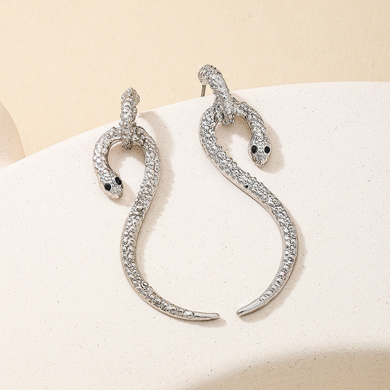 Planderful Vienna Verve Earrings – Stylish Serpentine Design for Hip Hop Aesthetics