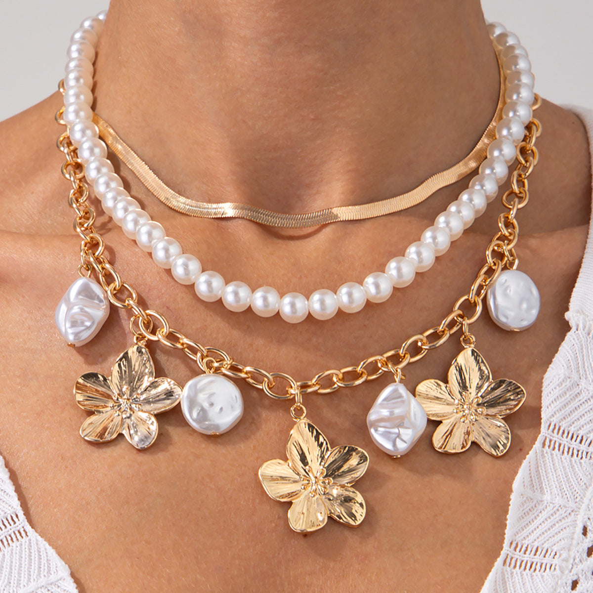 Planderful Vienna Verve Necklace – Elegant Imitation Pearl Design