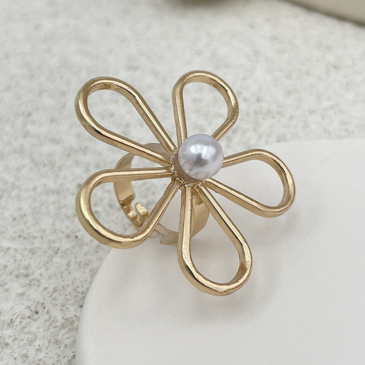 Planderful Vienna Verve Ring – Adjustable Hollow Flower Design