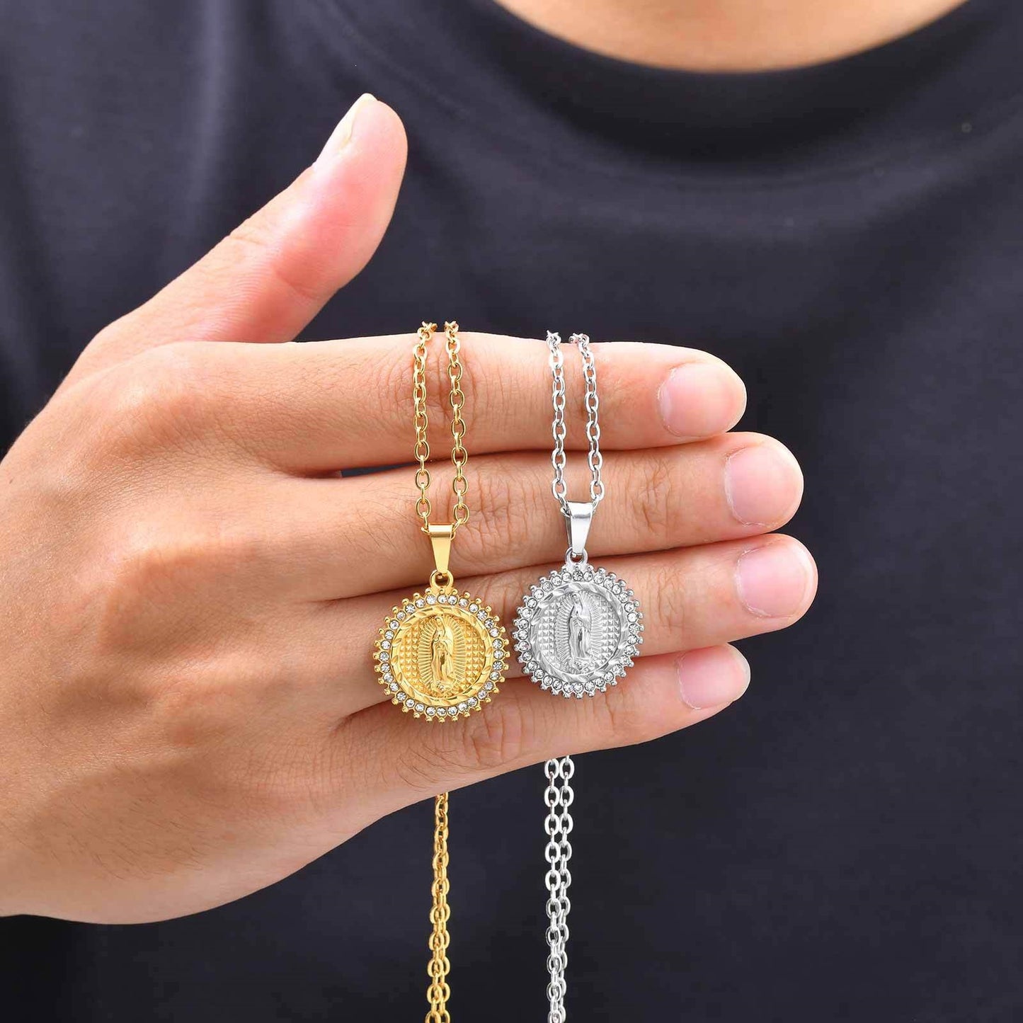 Round Plate Necklace – Stainless Steel Rhinestone Pendant – Style