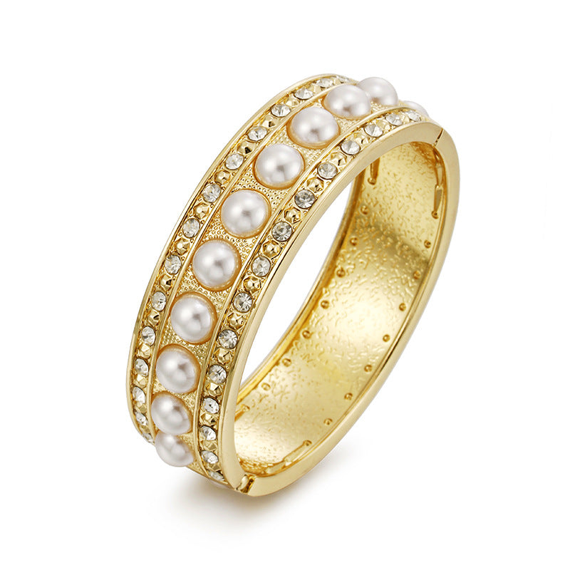 Gilded Circle Pearl Bracelet - Bold European & American Fashion Statement