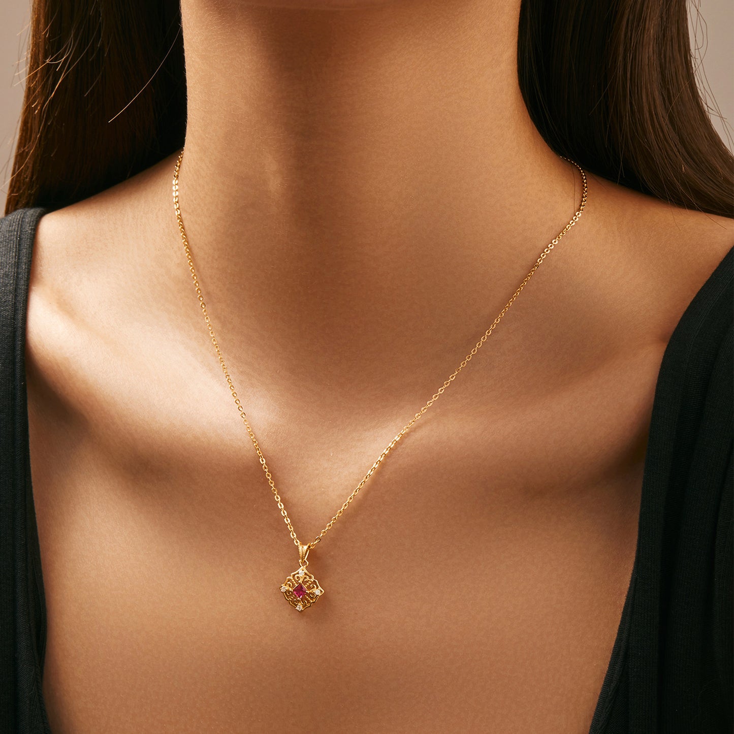 Planderful Everyday Genie Necklace – Retro-Textured Zircon-Encrusted High-End Pendant for Women