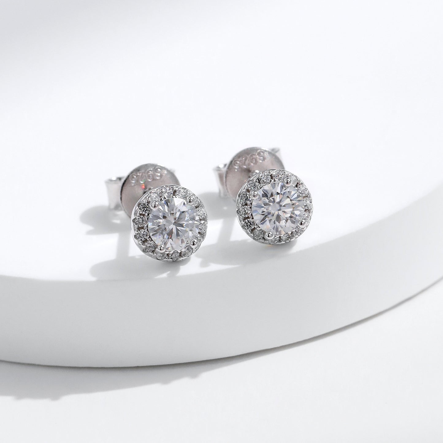 Planderful Moissanite Sparkling Earrings – Elegant Light Luxury Design